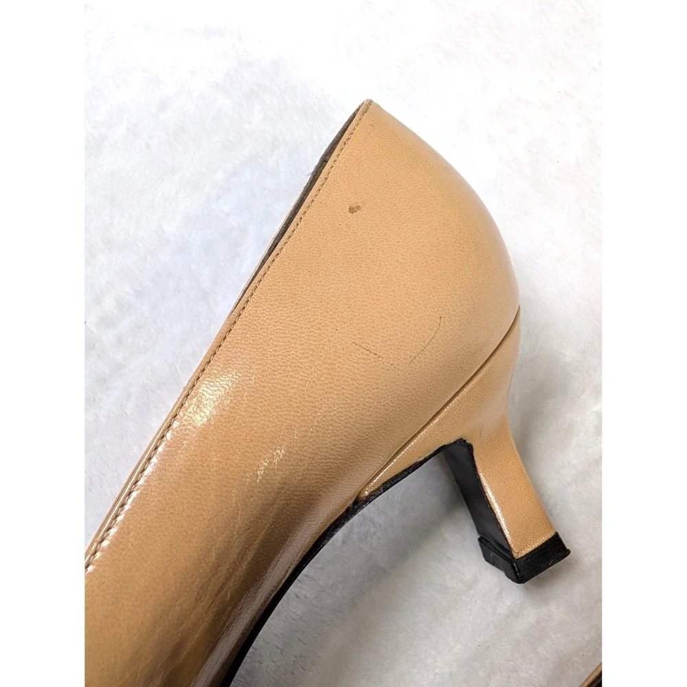 Stuart Weitzman Beige Leather Pointed Toe Kitten Heel Pumps 9.5 AA Narrow READ